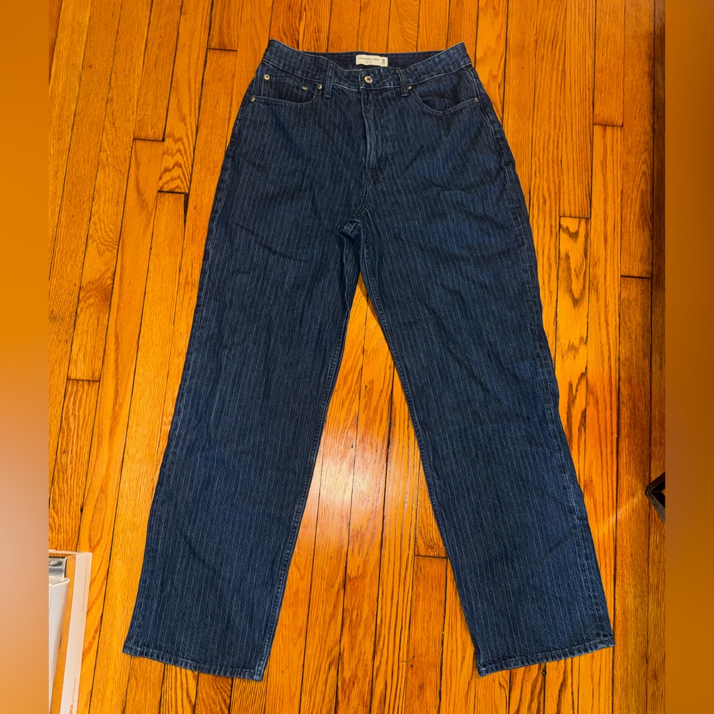 Abercrombie & Fitch
The Loose High Rise - Curve Love - Picture 1 of 4
